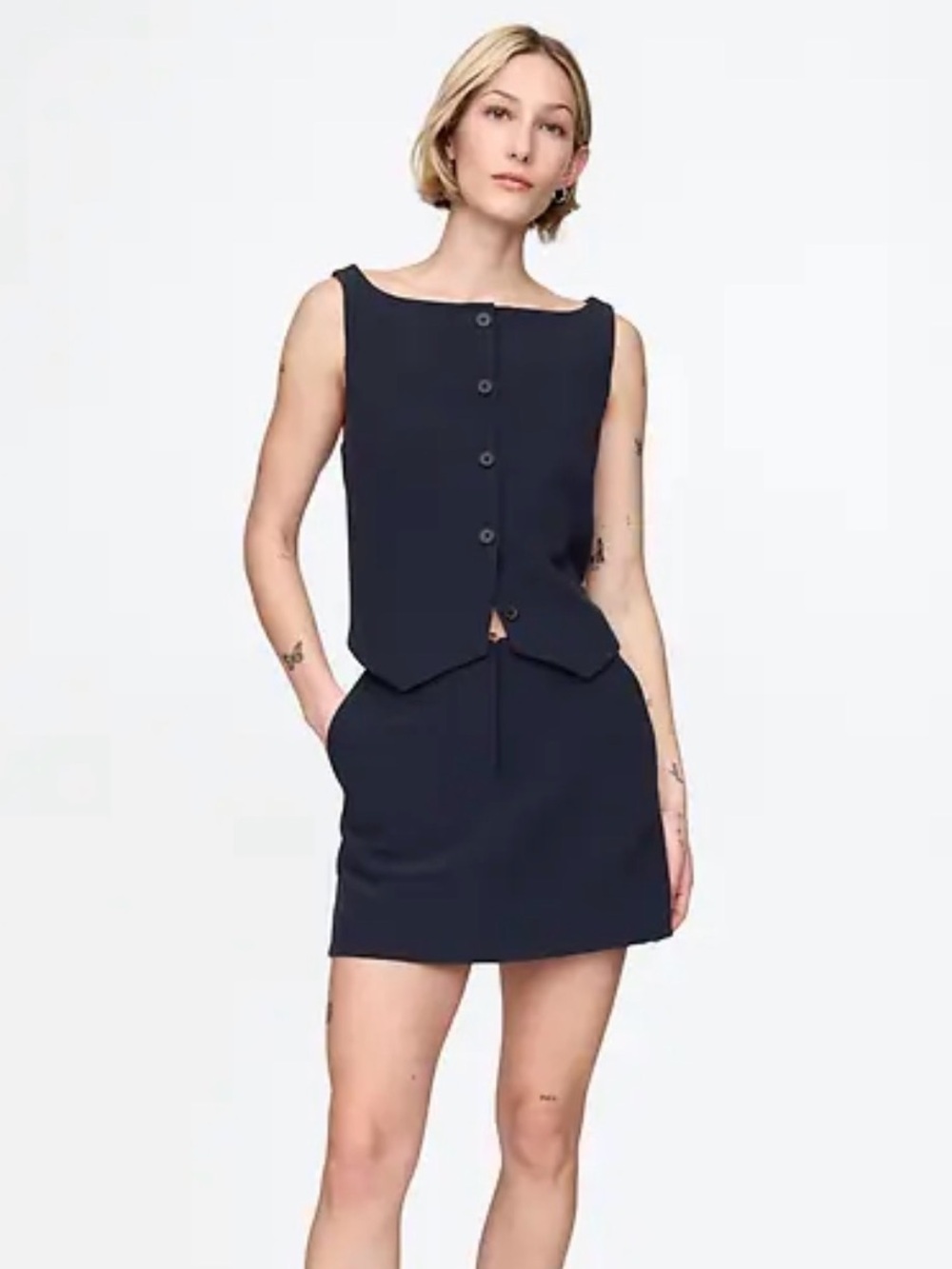 GAP size Large Navy Blue Tailored Skort